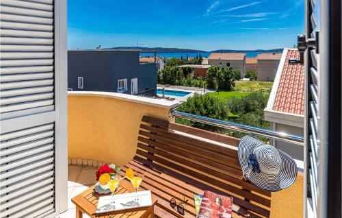 Three-Bedroom Apartment In Kastel Kambelovac