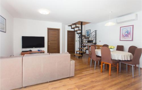 a living room with a couch and a table with chairs at Lovely Home In Kucice in Kučiće