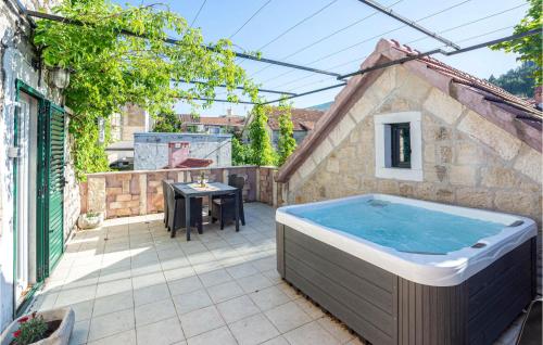 Sân trong/khu vực ngoài trời tại Gorgeous Home In Sinj