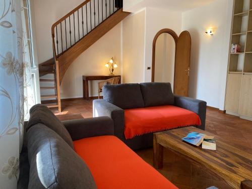 a living room with two couches and a stair case at Casa Elena in Crone