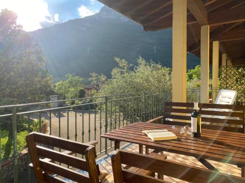 a wooden table and chairs on a balcony with a view at Casa Elena in Crone