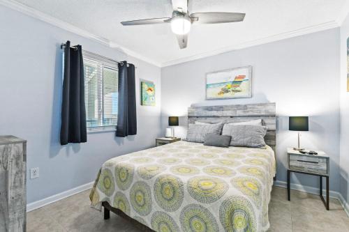 a bedroom with a bed and a ceiling fan at Gulf Shores Surf & Racquet Club 212A in Gulf Shores