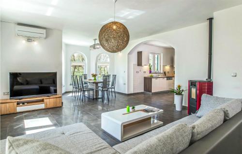 Awesome Home In Labin
