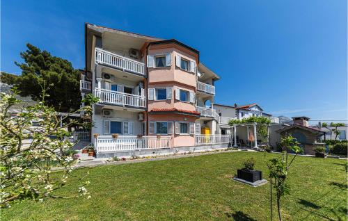 Lovely Apartment In Kastel Sucurac With Wifi