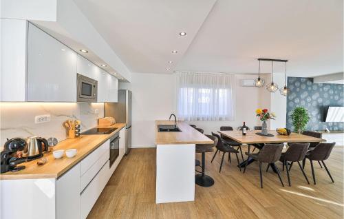 Lovely Home In Kastel Stari