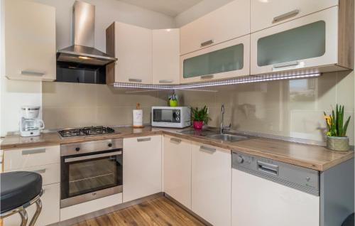 Lovely Apartment In Novi Vinodolski With Wifi