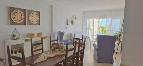 Apartamento con piscina en la primera línea de playa de Fuengirola