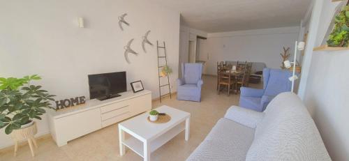 Apartamento con piscina en la primera línea de playa de Fuengirola