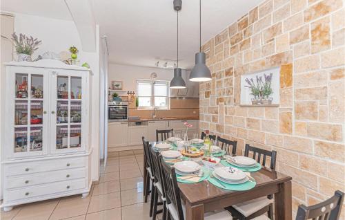 Beautiful Home In Primosten