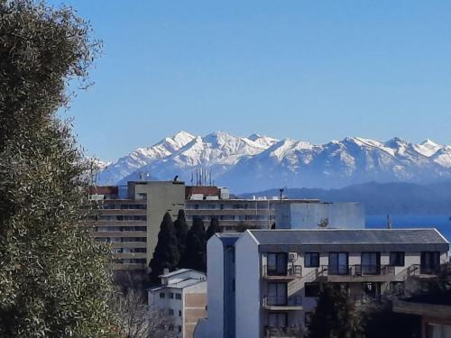 a city with snow covered mountains in the background at Nuevo Piso Céntrico con Vista al lago 2 o 3 personas 1 mascota OK in San Carlos de Bariloche