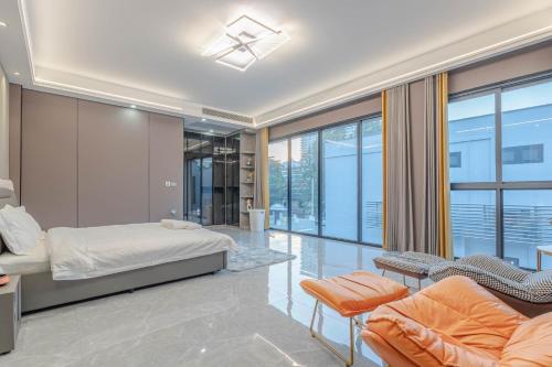 Postel nebo postele na pokoji v ubytování Jomtien Beach 4 bedrooms - independent swimming pool and KTV