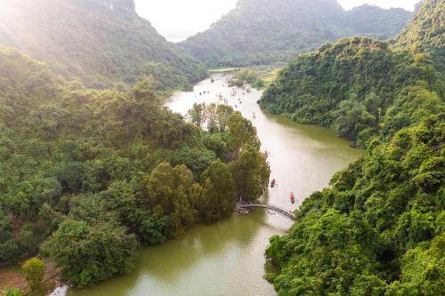 a river with a group of people on a bridge at Thung Nham Resort in Ninh Binh