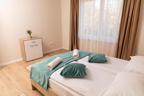 Ένα ή περισσότερα κρεβάτια σε δωμάτιο στο Lotus Apartman III