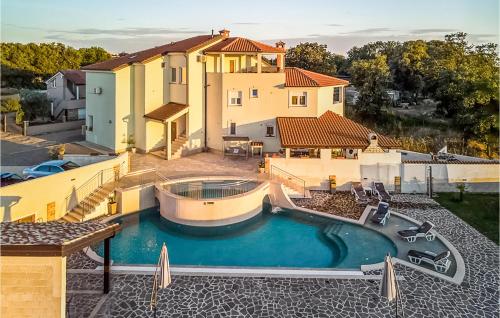 Lovely Apartment In Pula With Swimming Pool