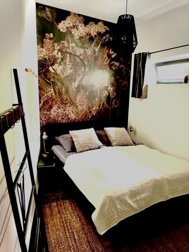 a bedroom with two beds and a painting on the wall at Lieblingsnest in Schwerin