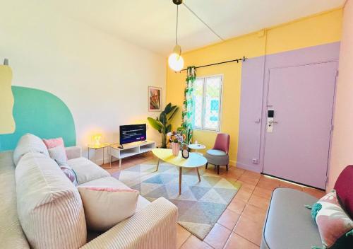 a living room with a couch and a table at Le Mambo in Noumea
