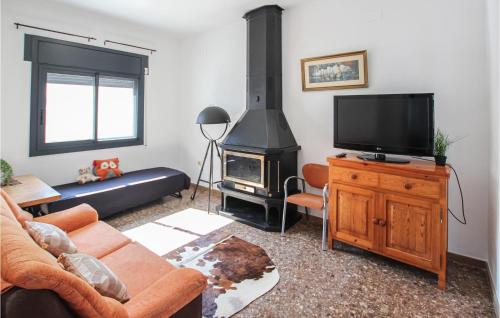 a living room with a fireplace and a television at Amazing Home In Deltebre With Kitchen in Deltebre