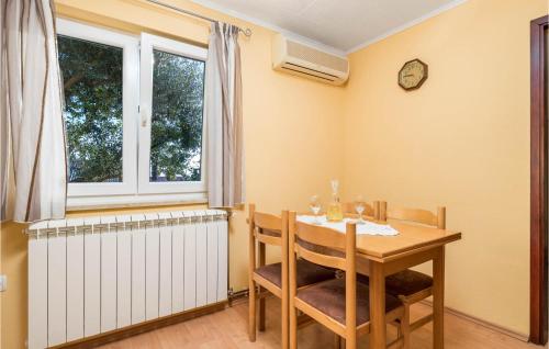1 Bedroom Gorgeous Apartment In Lovran