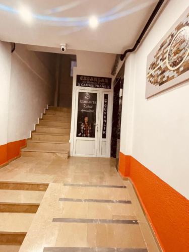Muka bangunan atau pintu masuk Ozcanlar Apart