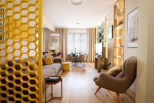 NEW Glamours Central Suite with Elevator