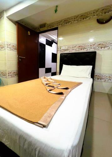 Una cama o camas en una habitación de ARK Wave Hotel Ampang
