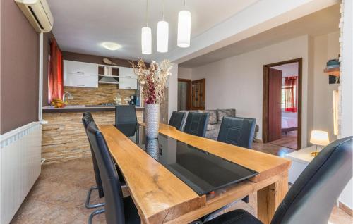 Beautiful Home In Bibinje