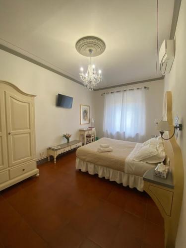 Ένα ή περισσότερα κρεβάτια σε δωμάτιο στο Palazzo Mari suite & rooms b&b