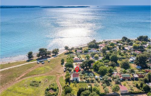 Awesome Home In Peroj With Wifi