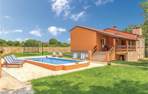 Three-Bedroom Holiday Home In Vodnjan