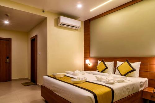 Ένα ή περισσότερα κρεβάτια σε δωμάτιο στο RS Regal Inn-Deoghar