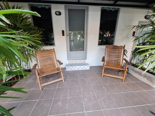 two chairs sitting on the porch of a house at Slumberland at Pai in Pai