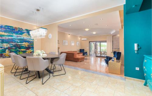 Gorgeous Home In Pula