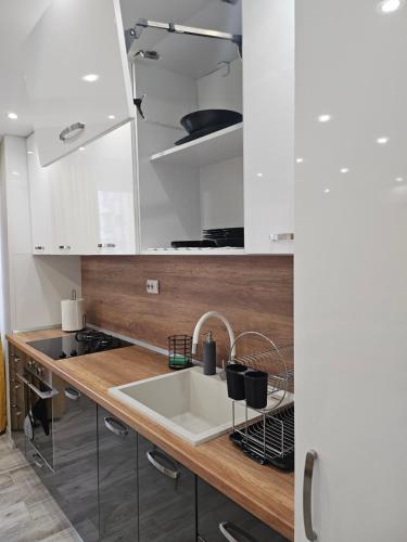 Køkken eller tekøkken på Boutique apartment yellow 1