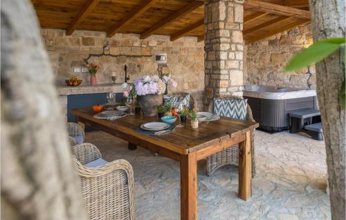 Φωτογραφία από το άλμπουμ του 2 Bedroom Stunning Home In Puntera σε Puntera