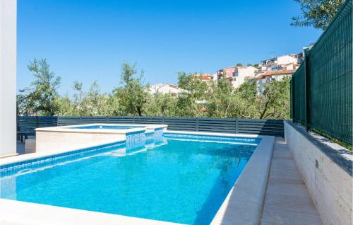 Two-Bedroom Apartment In Podstrana