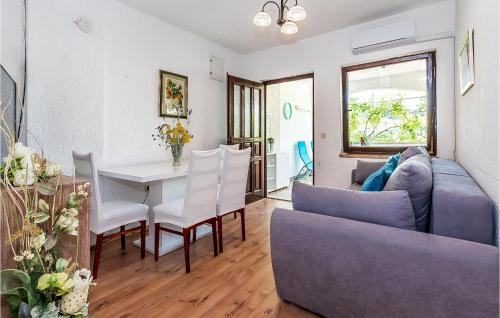 2 Bedroom Beach Front Apartment In Rogoznica