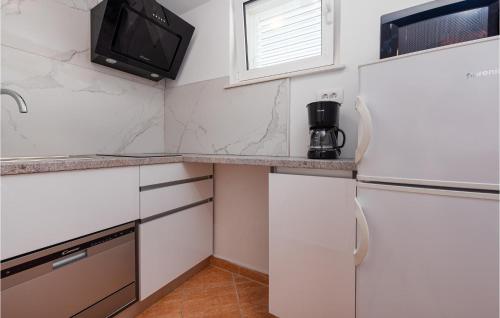 Amazing Apartment In Bibinje With House Sea View