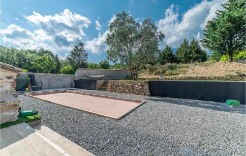 Κήπος έξω από το Stunning Home In Pardailhan