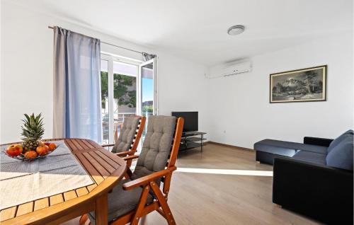Foto Beach Front Home In Primosten With House Sea View 5