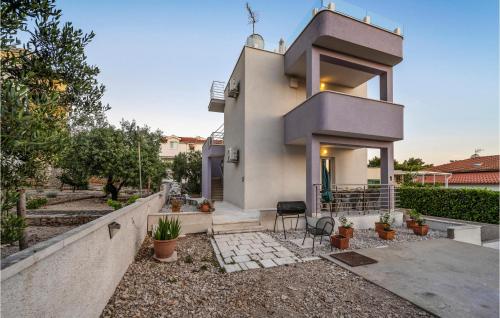 Foto Beach Front Home In Primosten With House Sea View 3