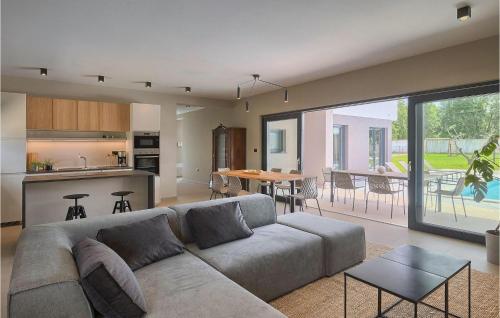 Η κουζίνα ή μικρή κουζίνα στο Villa Median