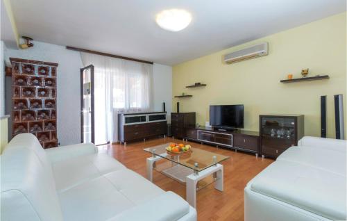 Gorgeous Home In Pula