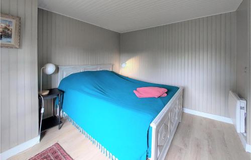 Ένα ή περισσότερα κρεβάτια σε δωμάτιο στο Nice Home In Étigny With Wifi