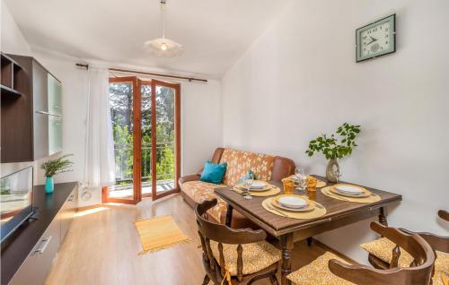 Pet Friendly Apartment In Novi Vinodolski