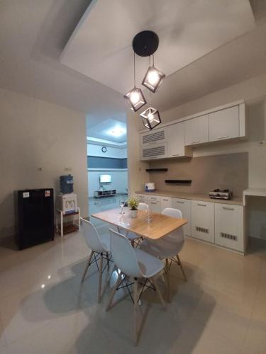 Η κουζίνα ή μικρή κουζίνα στο NARAYA Guest House
