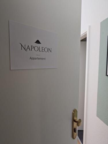 a door with a sign that reads nappronagent at Appartement Napoleon in Meißen
