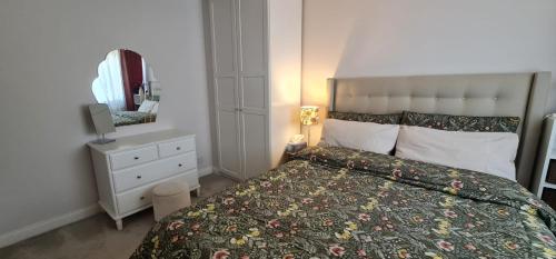 Ένα ή περισσότερα κρεβάτια σε δωμάτιο στο Snuggy Nest