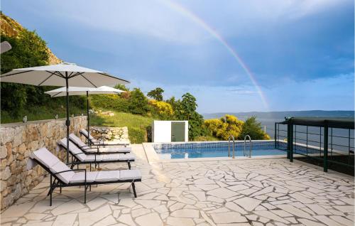 Two-Bedroom Holiday Home In Omis