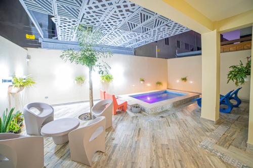 a living room with a pool and a palm tree at Villa con piscina Verdana SFM in San Francisco de Macorís