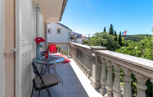 3 Bedroom Cozy Apartment In Jadranovo